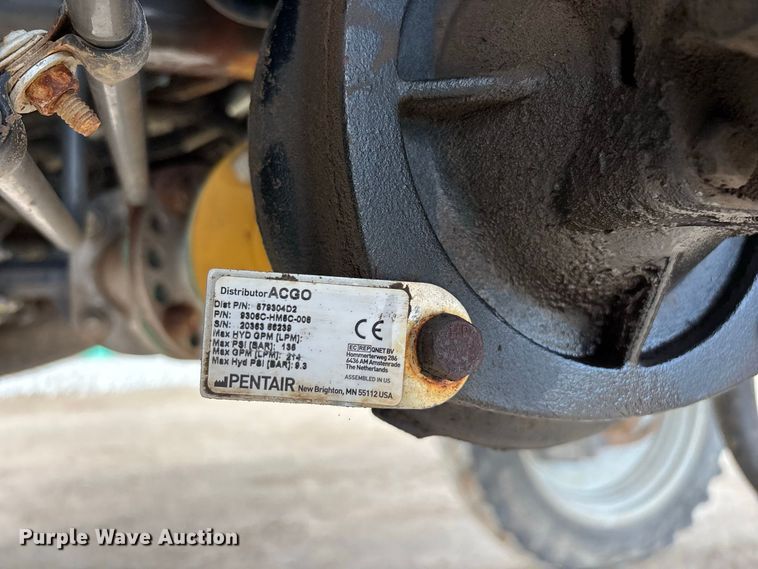 image for item FG0725 2016 RoGator RG1100B sprayer