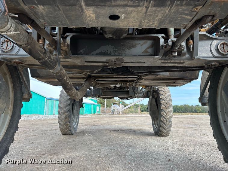 image for item FG0725 2016 RoGator RG1100B sprayer