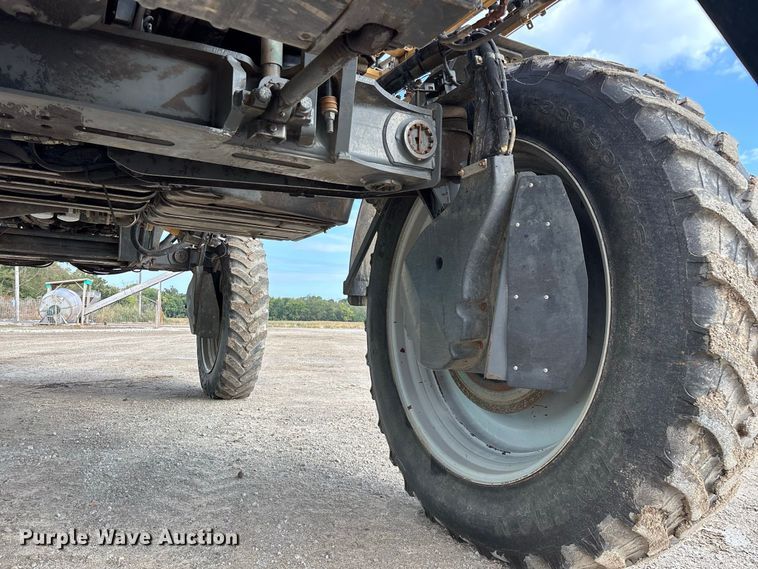 image for item FG0725 2016 RoGator RG1100B sprayer