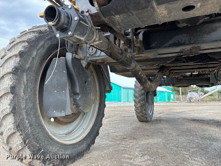 image for item FG0725 2016 RoGator RG1100B sprayer