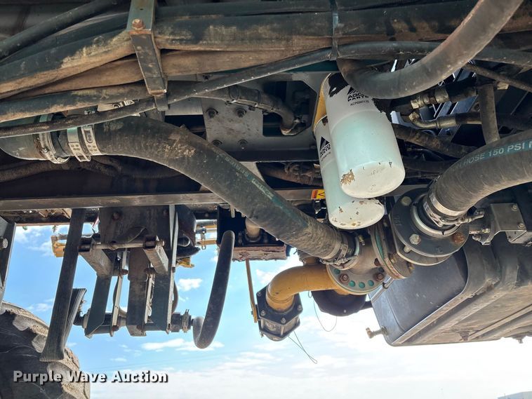 image for item FG0725 2016 RoGator RG1100B sprayer