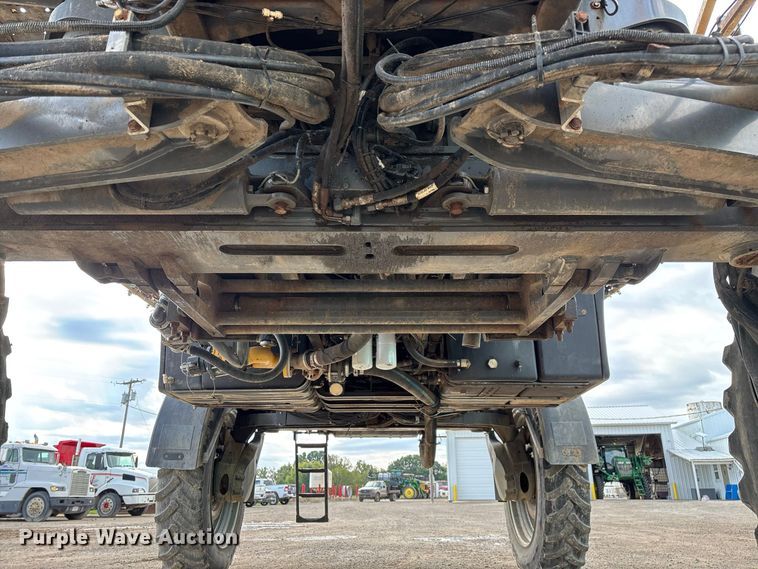 image for item FG0725 2016 RoGator RG1100B sprayer