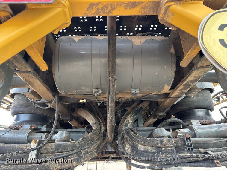 image for item FG0725 2016 RoGator RG1100B sprayer