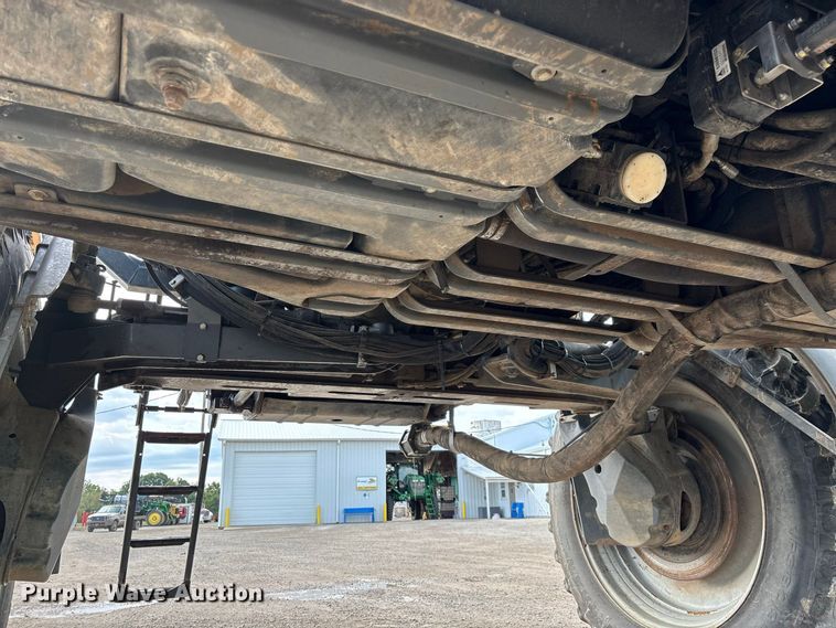 image for item FG0725 2016 RoGator RG1100B sprayer