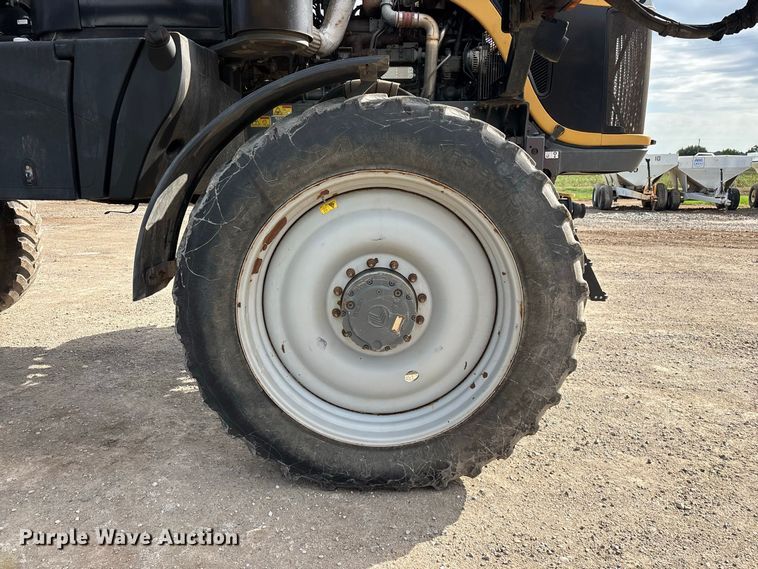 image for item FG0725 2016 RoGator RG1100B sprayer