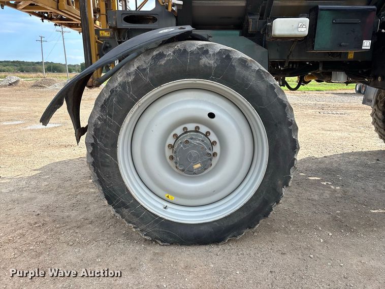 image for item FG0725 2016 RoGator RG1100B sprayer