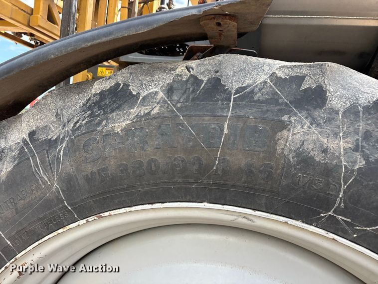 image for item FG0725 2016 RoGator RG1100B sprayer