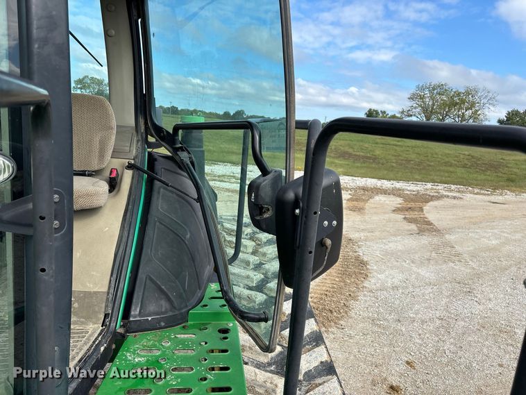 image for item FG0757 2012 John Deere 8360 RT tractor