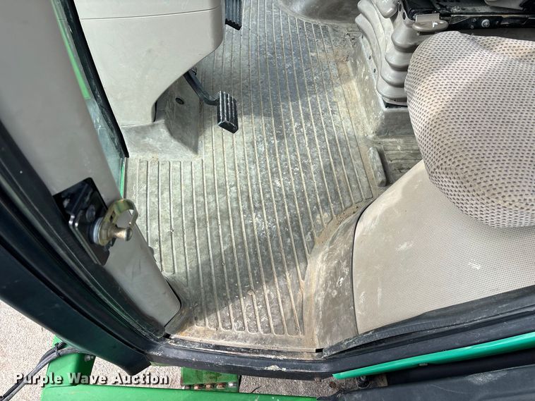 image for item FG0757 2012 John Deere 8360 RT tractor