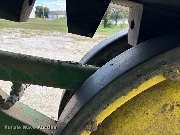image for item FG0757 2012 John Deere 8360 RT tractor