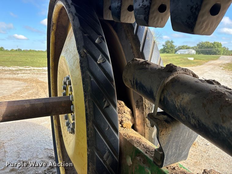 image for item FG0757 2012 John Deere 8360 RT tractor