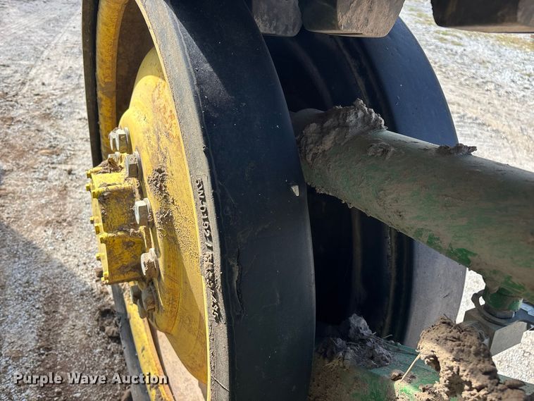 image for item FG0757 2012 John Deere 8360 RT tractor