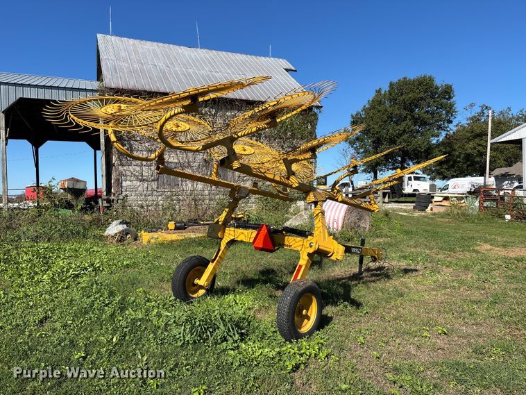 image for item FG0773 Vermeer VR1022 hay rake