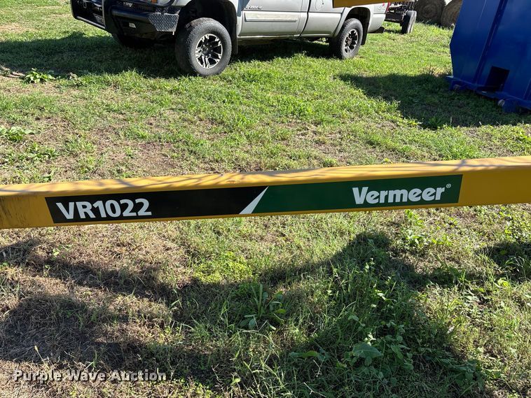 image for item FG0773 Vermeer VR1022 hay rake