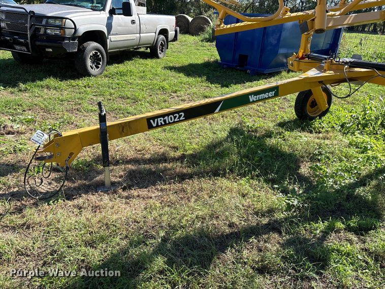 image for item FG0773 Vermeer VR1022 hay rake