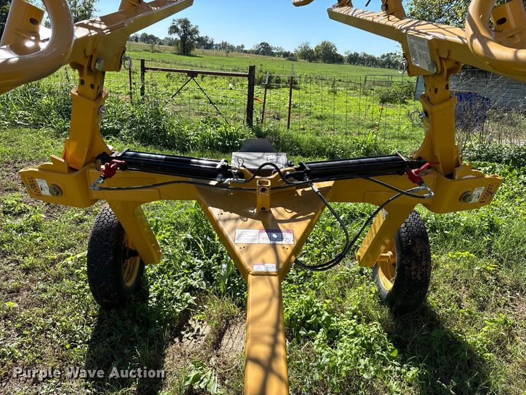 image for item FG0773 Vermeer VR1022 hay rake
