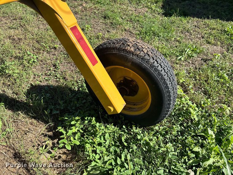 image for item FG0773 Vermeer VR1022 hay rake