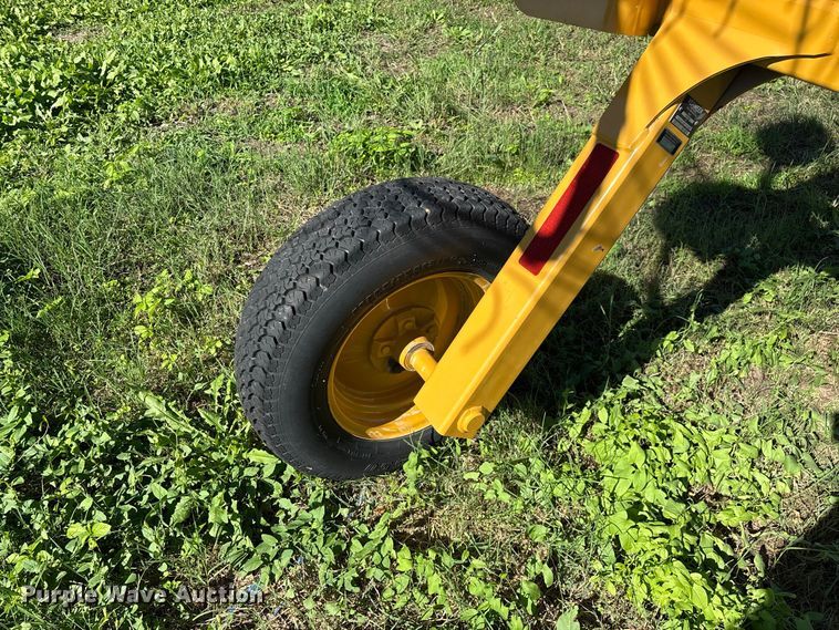 image for item FG0773 Vermeer VR1022 hay rake