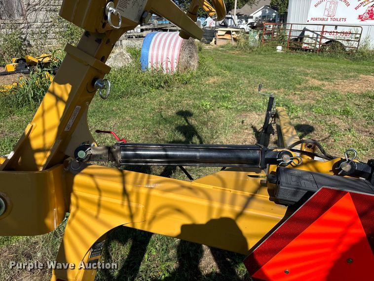 image for item FG0773 Vermeer VR1022 hay rake