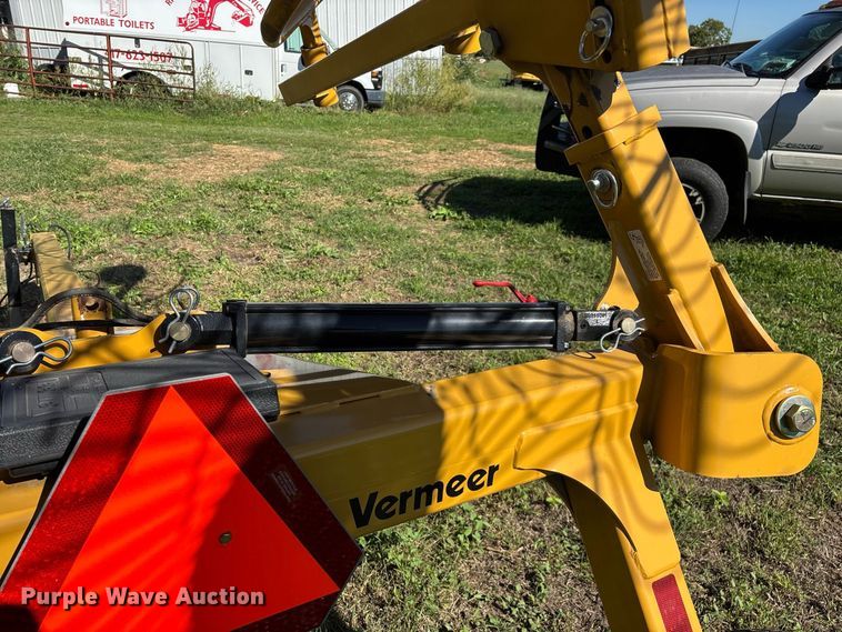 image for item FG0773 Vermeer VR1022 hay rake