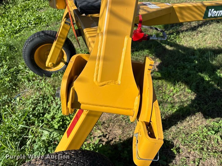 image for item FG0773 Vermeer VR1022 hay rake