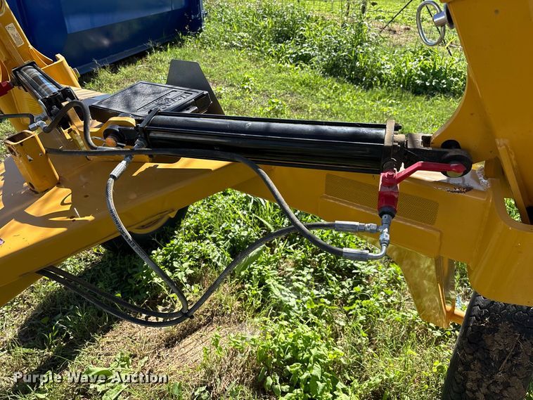 image for item FG0773 Vermeer VR1022 hay rake