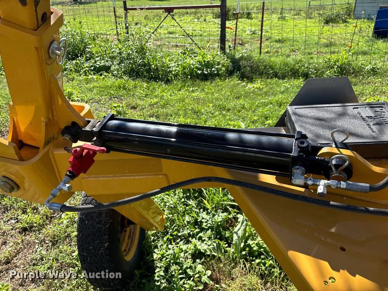 image for item FG0773 Vermeer VR1022 hay rake