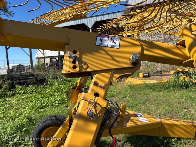 image for item FG0773 Vermeer VR1022 hay rake