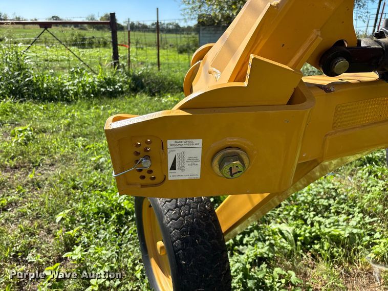 image for item FG0773 Vermeer VR1022 hay rake