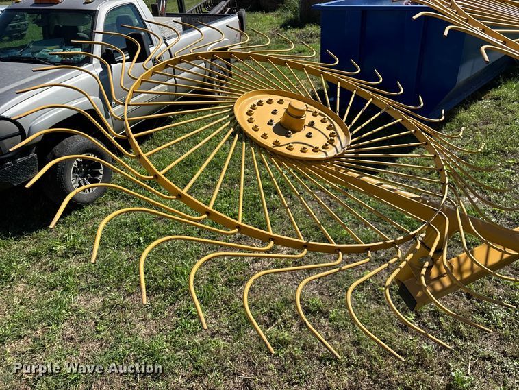image for item FG0773 Vermeer VR1022 hay rake