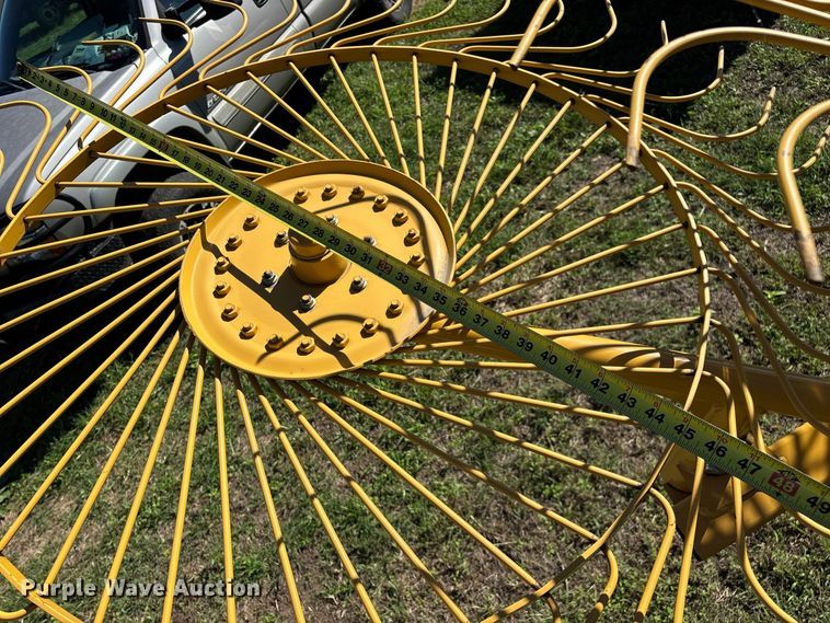 image for item FG0773 Vermeer VR1022 hay rake