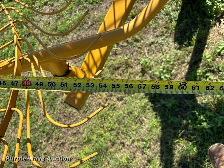 image for item FG0773 Vermeer VR1022 hay rake