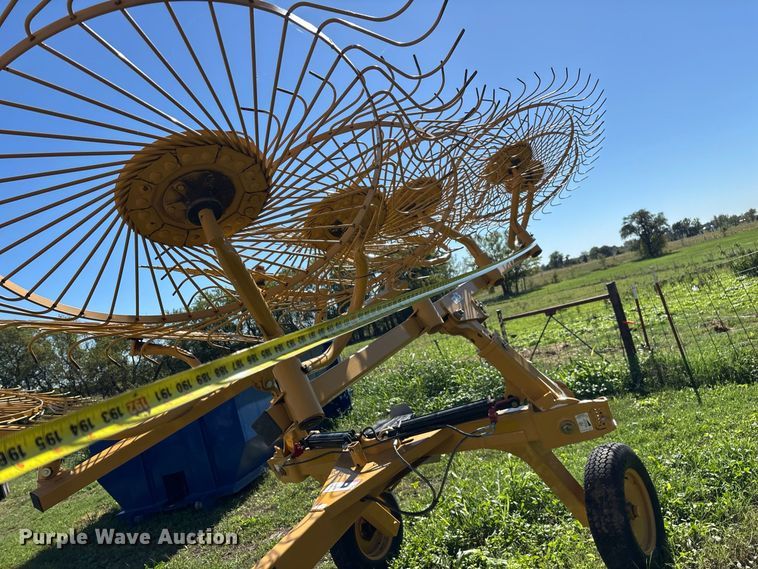 image for item FG0773 Vermeer VR1022 hay rake