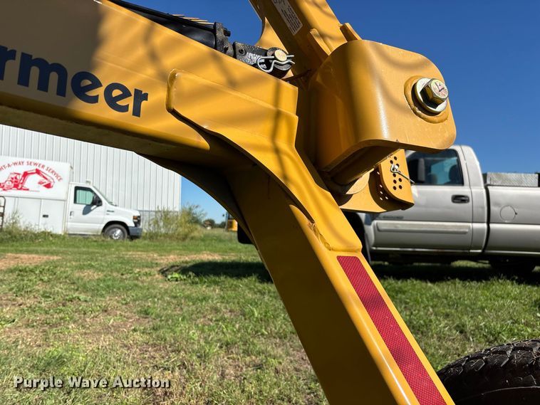 image for item FG0773 Vermeer VR1022 hay rake