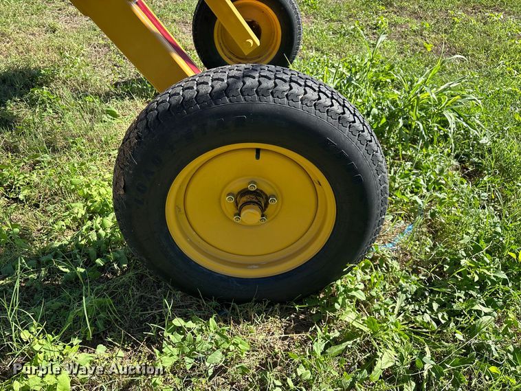 image for item FG0773 Vermeer VR1022 hay rake