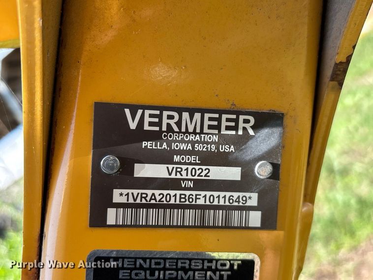 image for item FG0773 Vermeer VR1022 hay rake