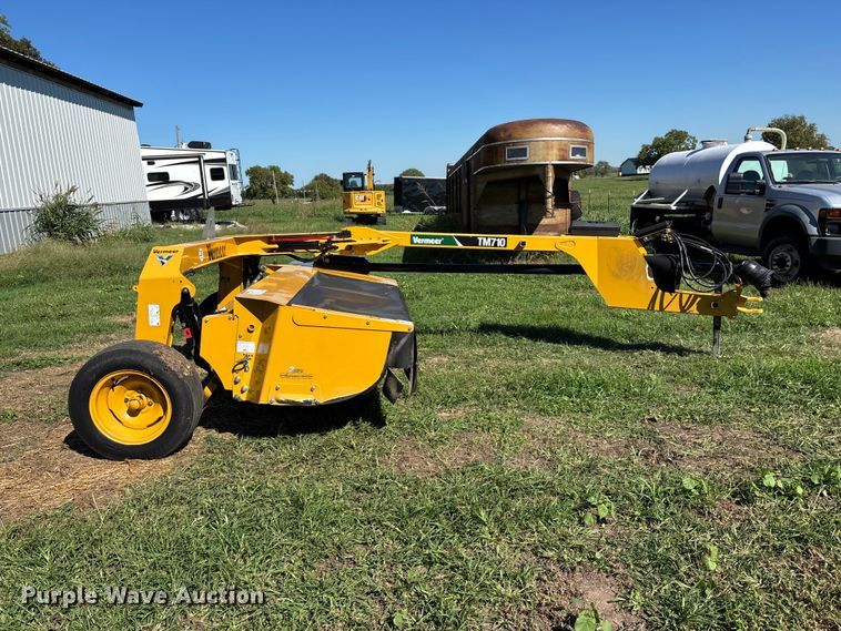 image for item FG0774 2019 Vermeer TM710 disc mower