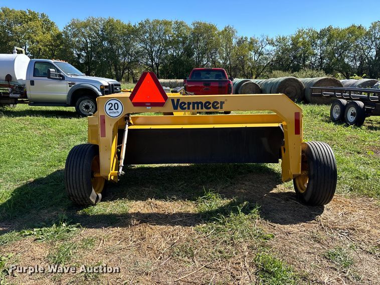 image for item FG0774 2019 Vermeer TM710 disc mower