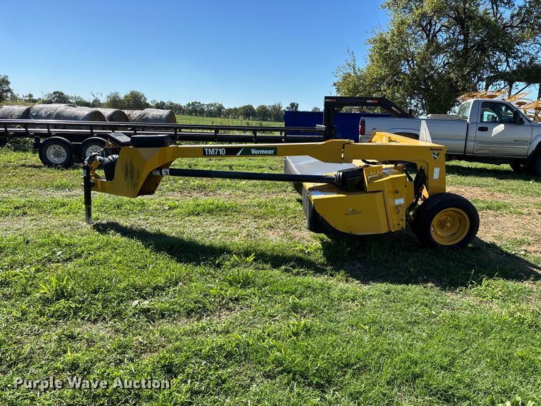 image for item FG0774 2019 Vermeer TM710 disc mower