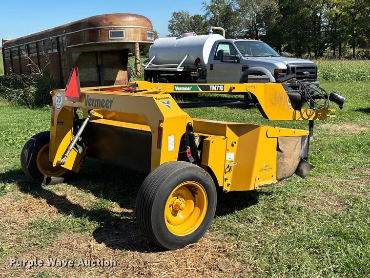 image for item FG0774 2019 Vermeer TM710 disc mower