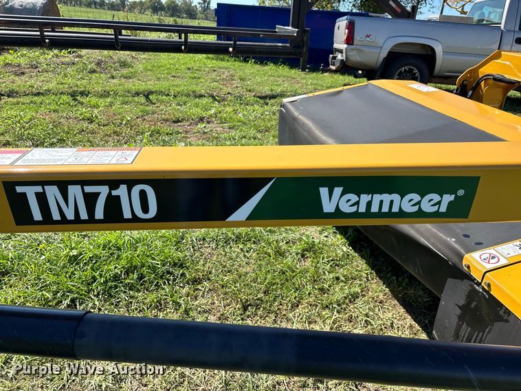 image for item FG0774 2019 Vermeer TM710 disc mower