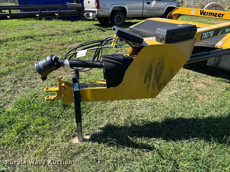 image for item FG0774 2019 Vermeer TM710 disc mower