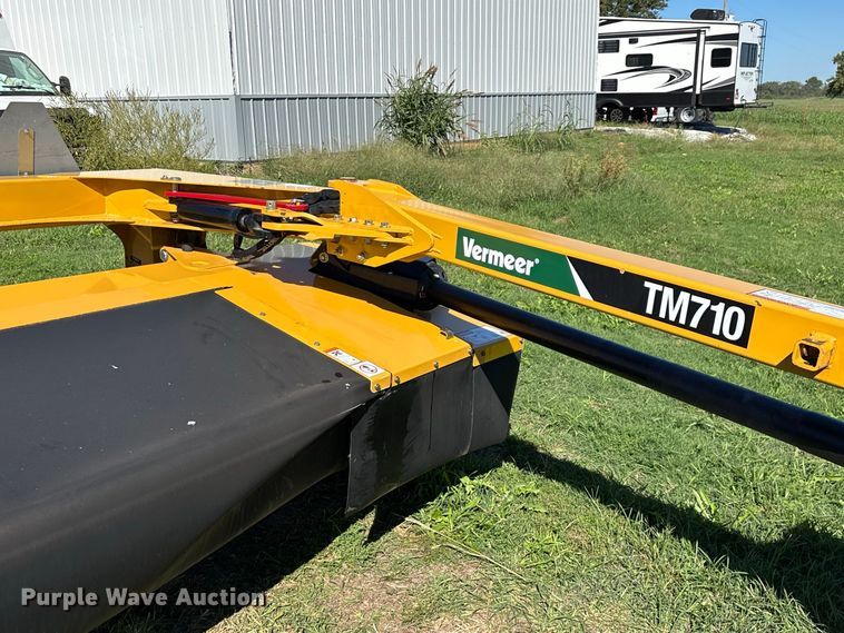 image for item FG0774 2019 Vermeer TM710 disc mower