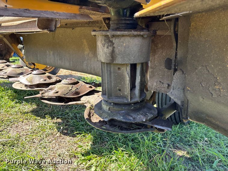image for item FG0774 2019 Vermeer TM710 disc mower