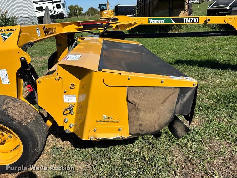 image for item FG0774 2019 Vermeer TM710 disc mower