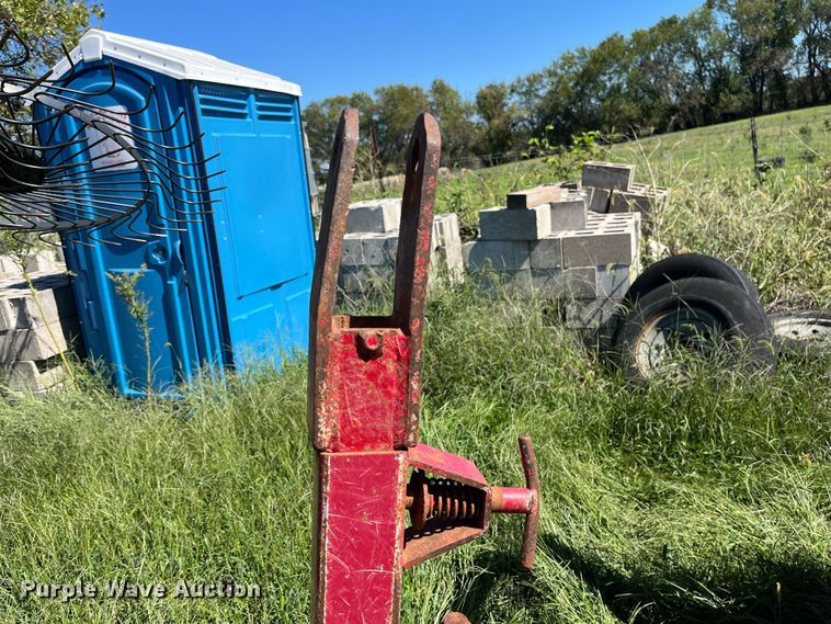 image for item FG0775 Patriot hay bale feeder wagon