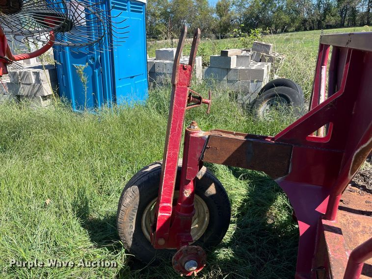 image for item FG0775 Patriot hay bale feeder wagon