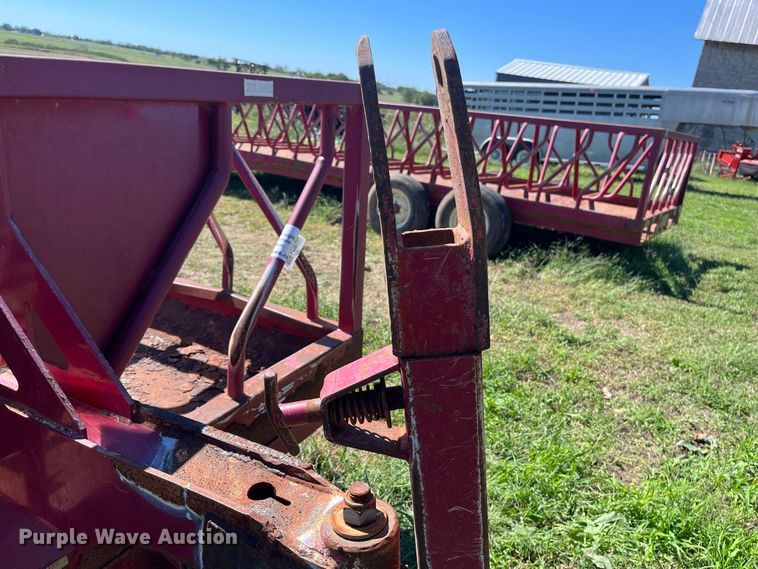 image for item FG0775 Patriot hay bale feeder wagon