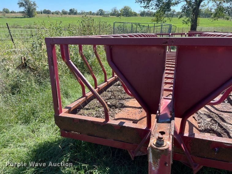 image for item FG0775 Patriot hay bale feeder wagon