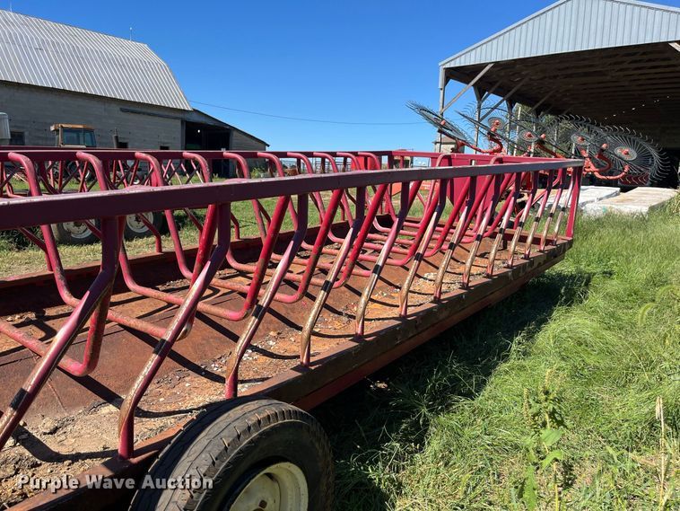 image for item FG0775 Patriot hay bale feeder wagon